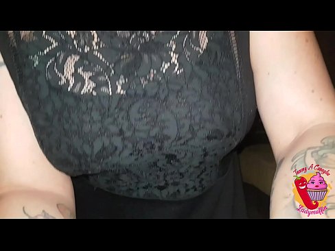 ❤️ Mae llyschwaer Slutty yn rhoi blowjob iddo a Sbaeneg Rhyw wrthon ni ❤